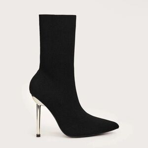 Black heel bootie